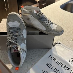Authentic Golden goose mid start leather & suede sneaker. Size 39.